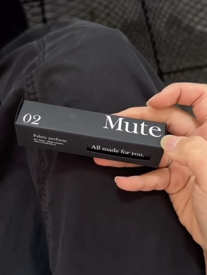 02 Mute Fabric Perfume
