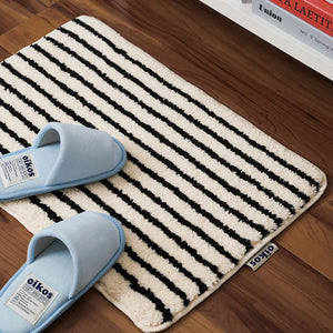 Oikos Bath Rug - White and black